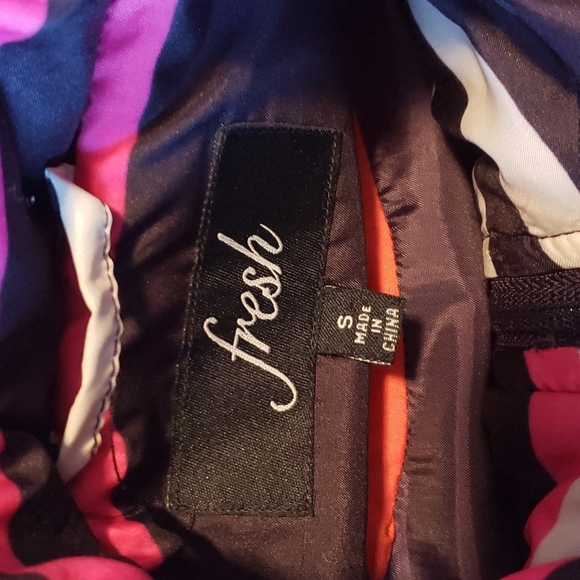 LADIES FRESH POLY FILLED PUFFER VEST SZ SMALL - Picture 4 of 11